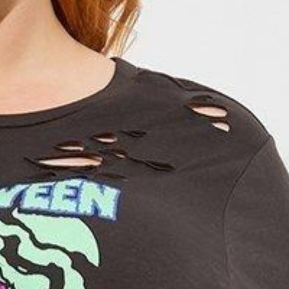 ❤️NWT VINTAGE TORRID TEE - MICHAEL MEYERS DISTRESSED TUNIC - HALLOWEEN MOVIE - Picture 3 of 16